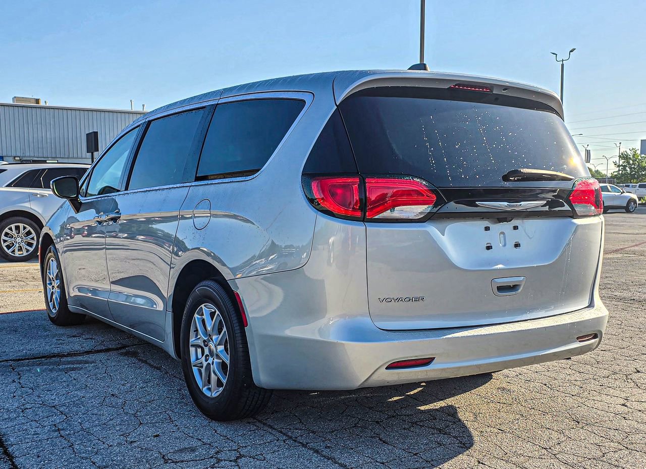 Used 2023 Chrysler Voyager LX FWD image 4