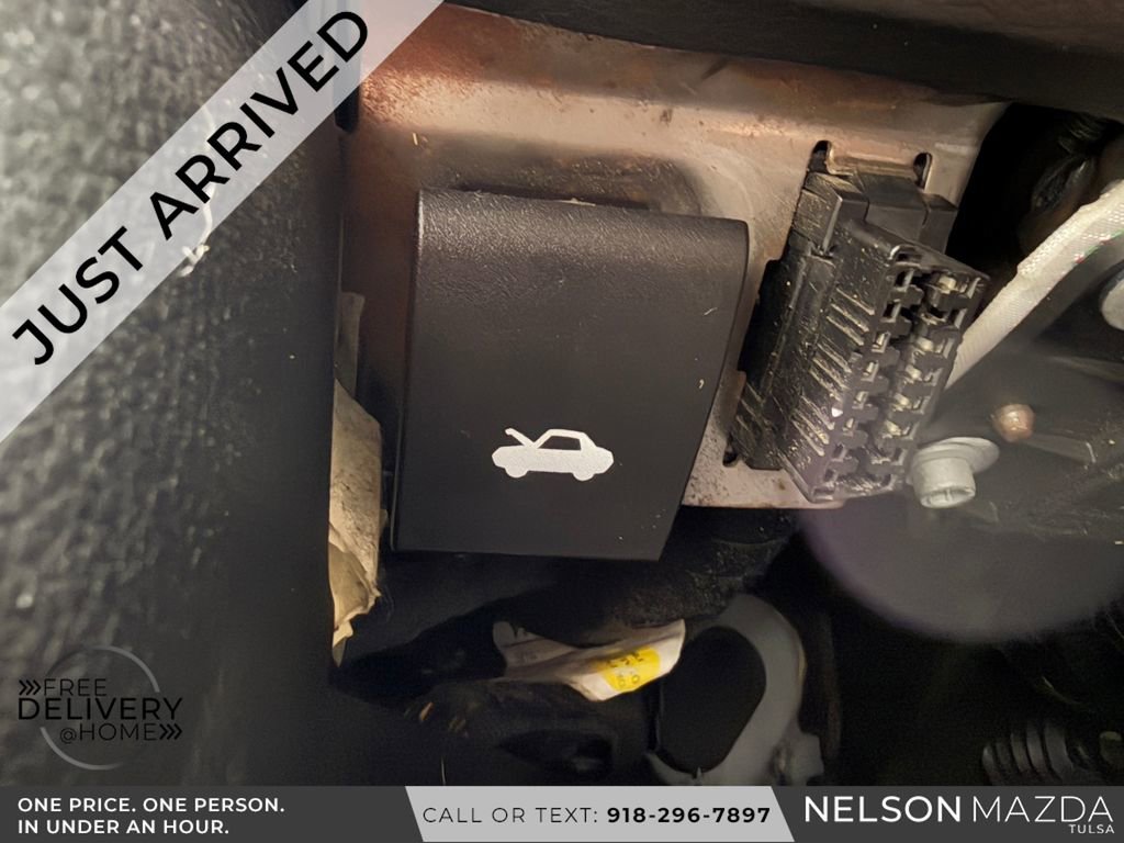 Used 2019 Jeep Renegade Latitude AWD/4WD image 25