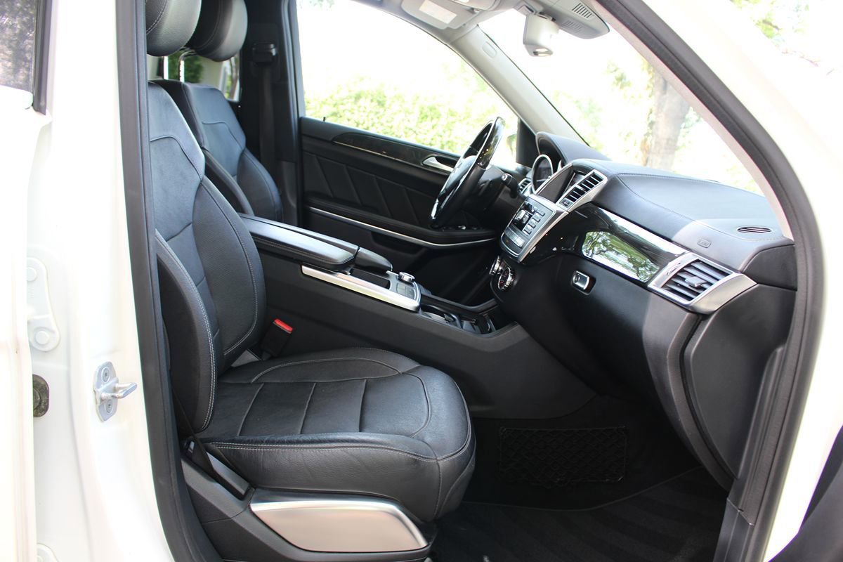 Used 2015 Mercedes-Benz GL 550 4MATIC image 22