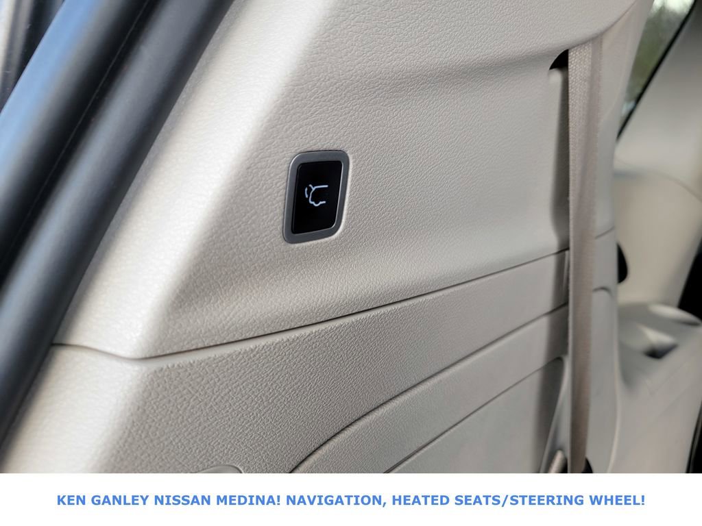 Used 2024 Chrysler Pacifica Select image 47