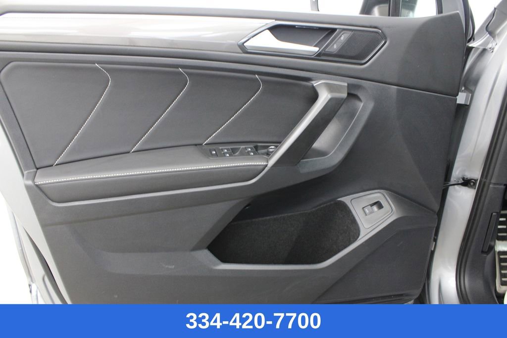 Used 2022 Volkswagen Tiguan SE R-Line image 16