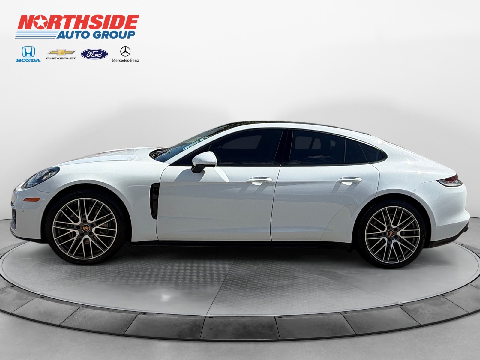 Used 2021 Porsche Panamera RWD image 4