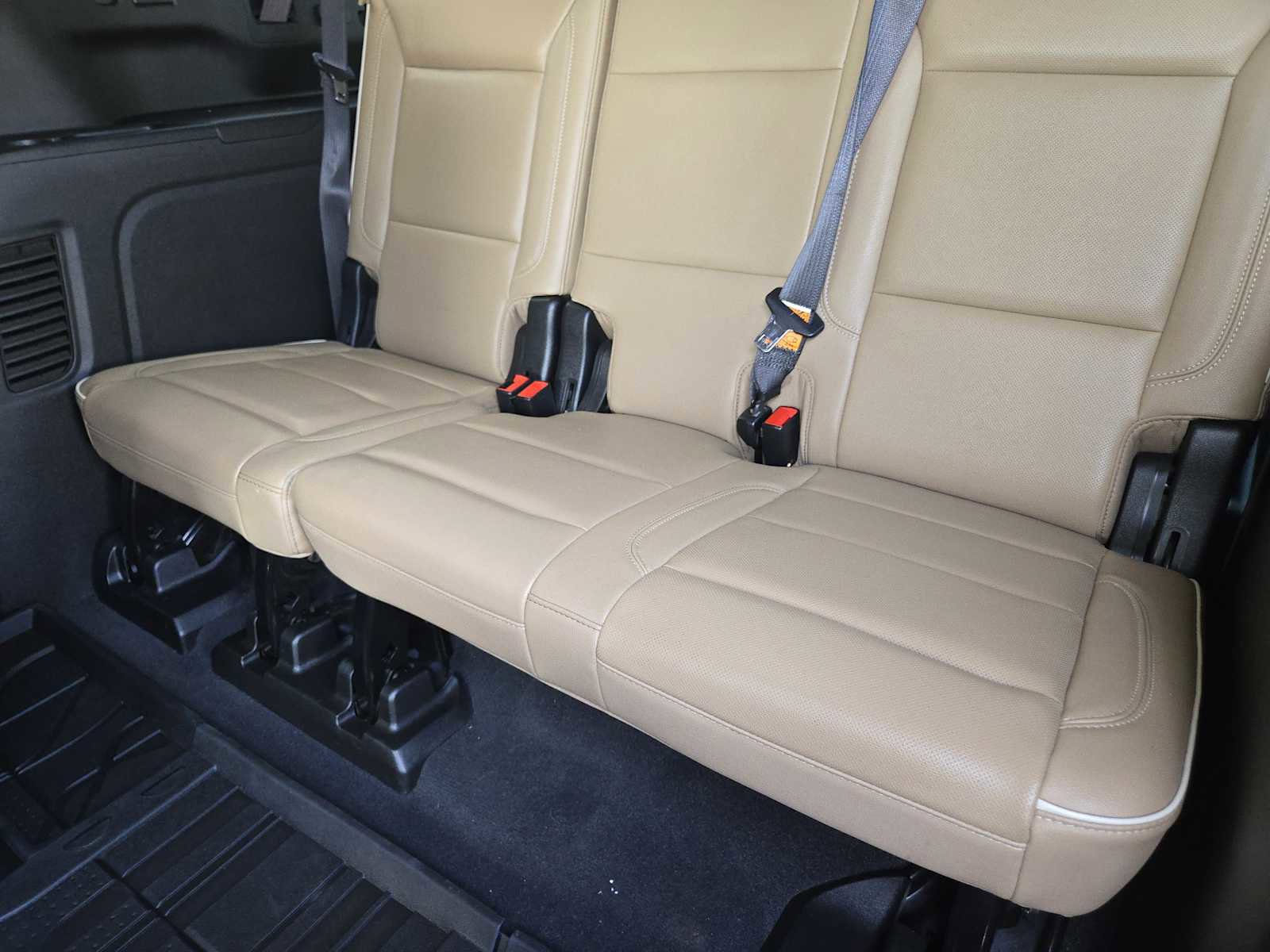 Used 2021 Chevrolet Suburban Premier image 30