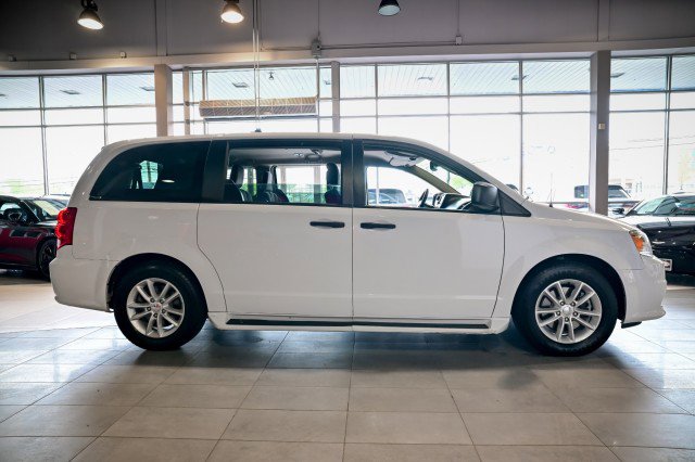 Used 2019 Dodge Grand Caravan SE FWD image 4