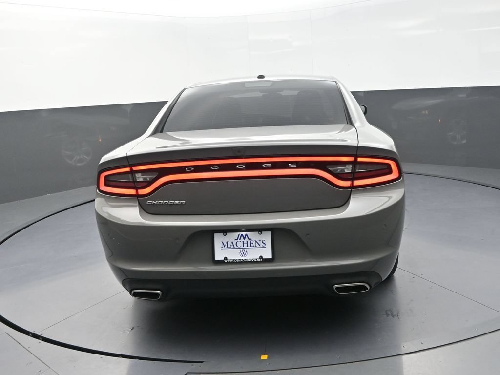 Used 2019 Dodge Charger SXT RWD image 9