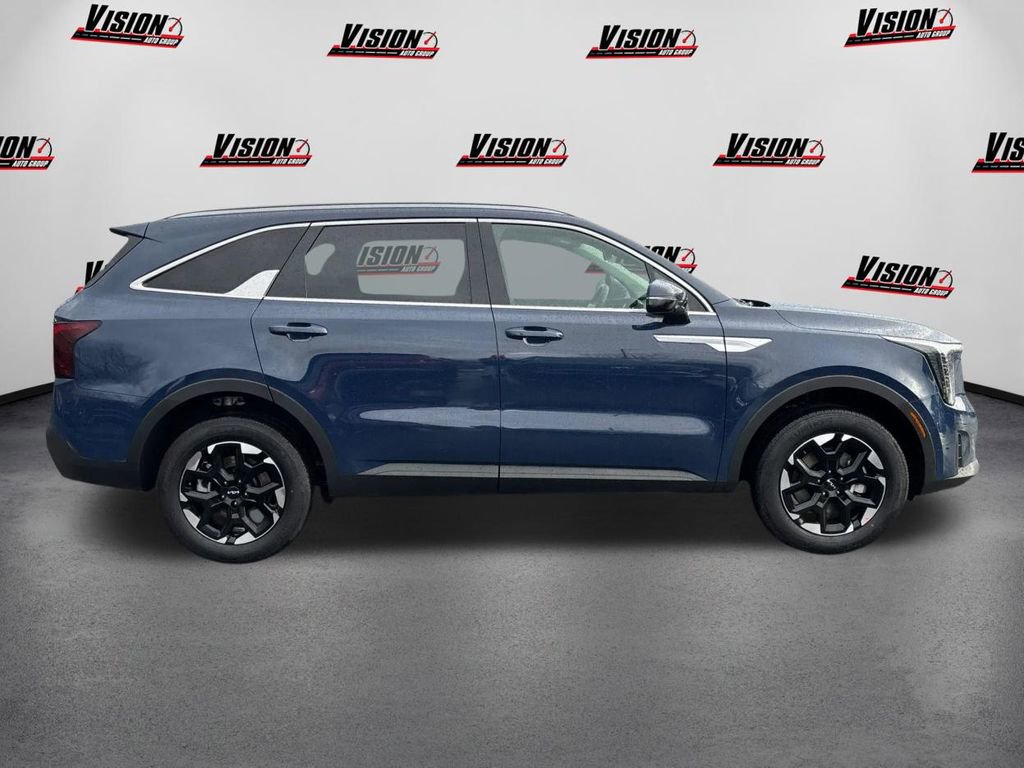 New 2026 Kia Sorento S image 4