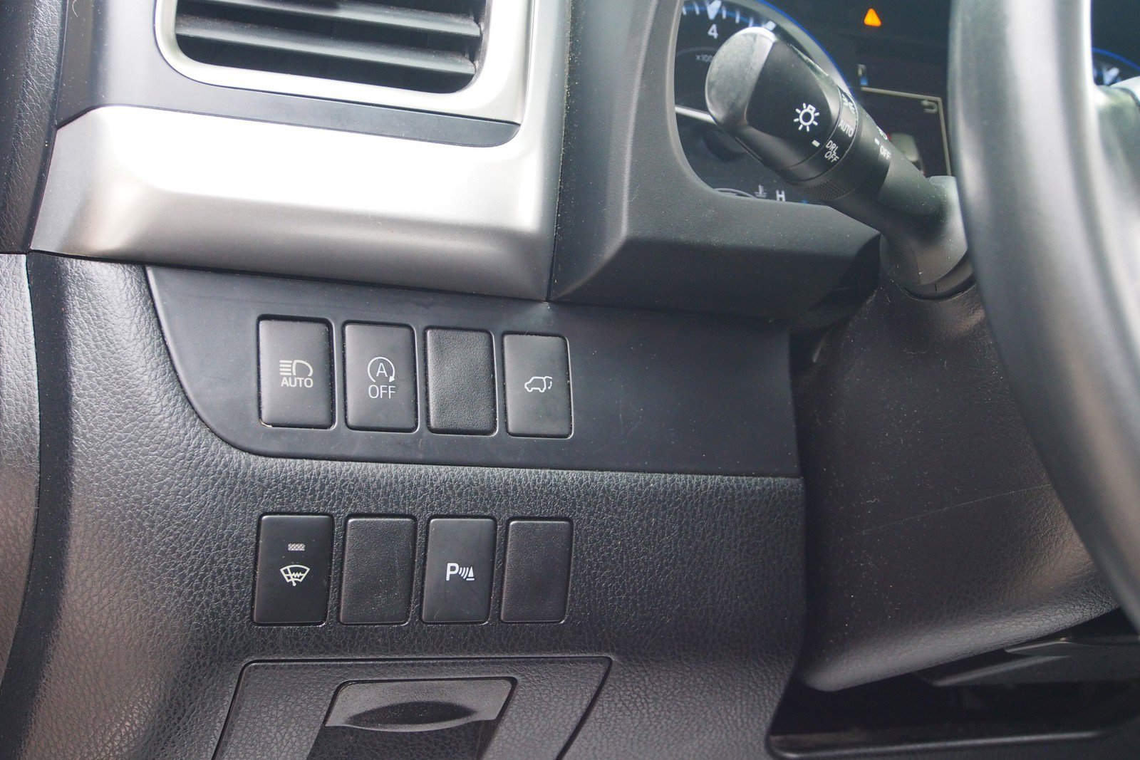 Used 2019 Toyota Highlander Limited FWD image 25