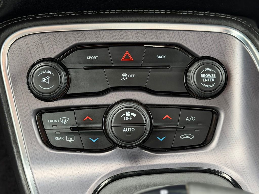 Used 2016 Dodge Challenger SXT image 14