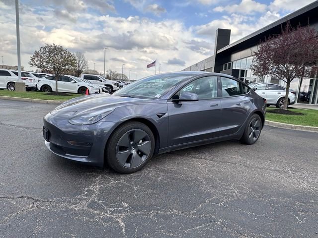 Used 2023 Tesla Model 3 Standard Range image 3