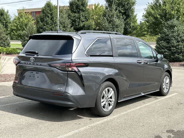 Used 2025 Toyota Sienna XLE w/ XLE Plus Package AWD/4WD image 23