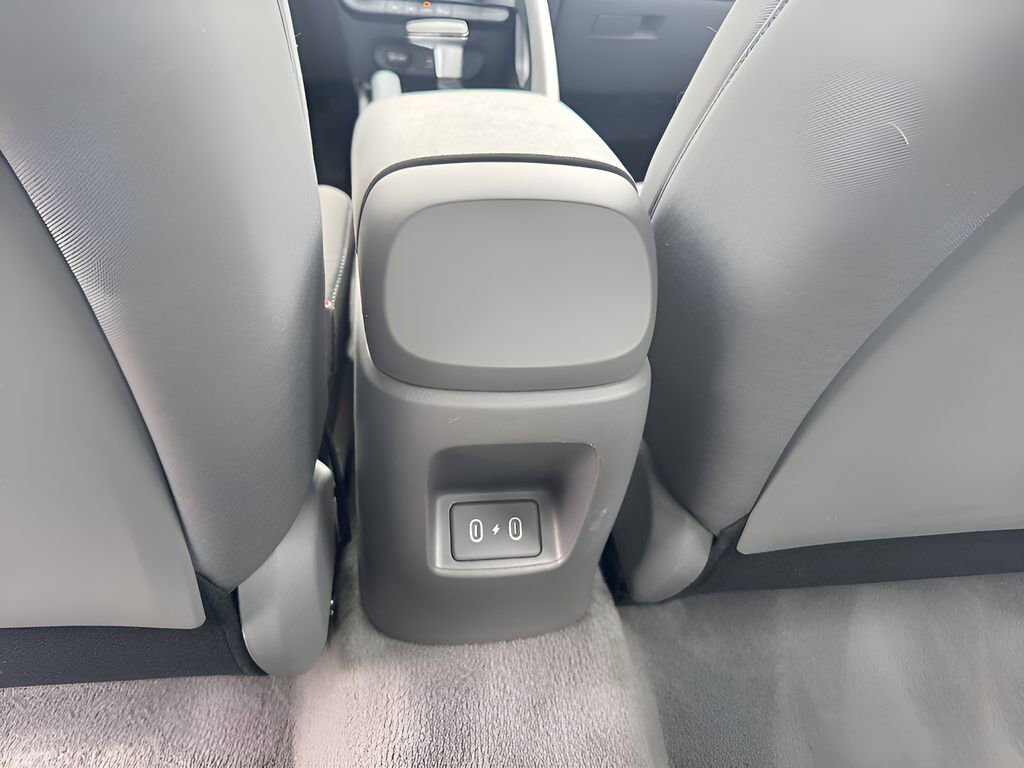 Used 2025 Hyundai Elantra SE image 14