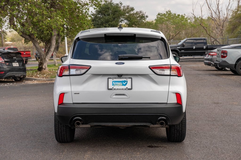 Used 2022 Ford Escape SE w/ SE Sport Appearance Package image 4