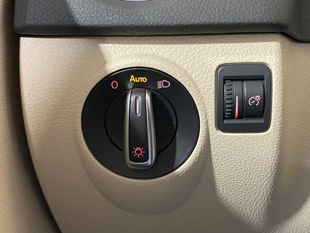 Used 2017 Volkswagen Tiguan Wolfsburg Edition image 20