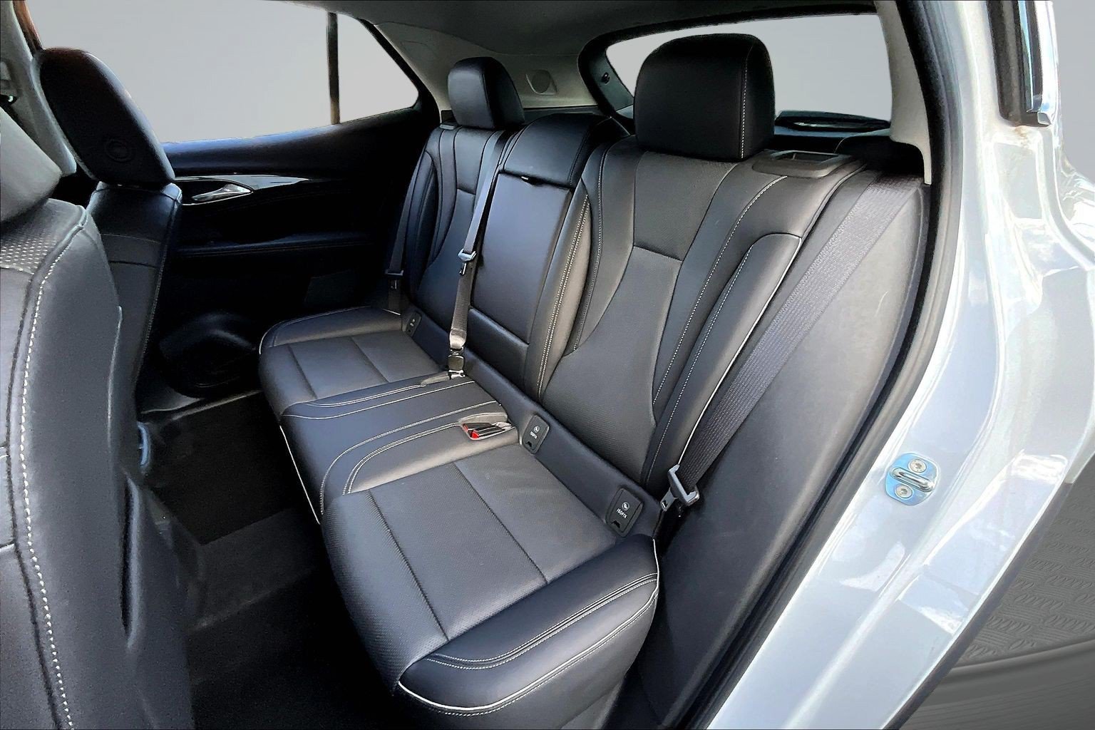 Used 2023 Buick Envision Essence AWD/4WD image 19