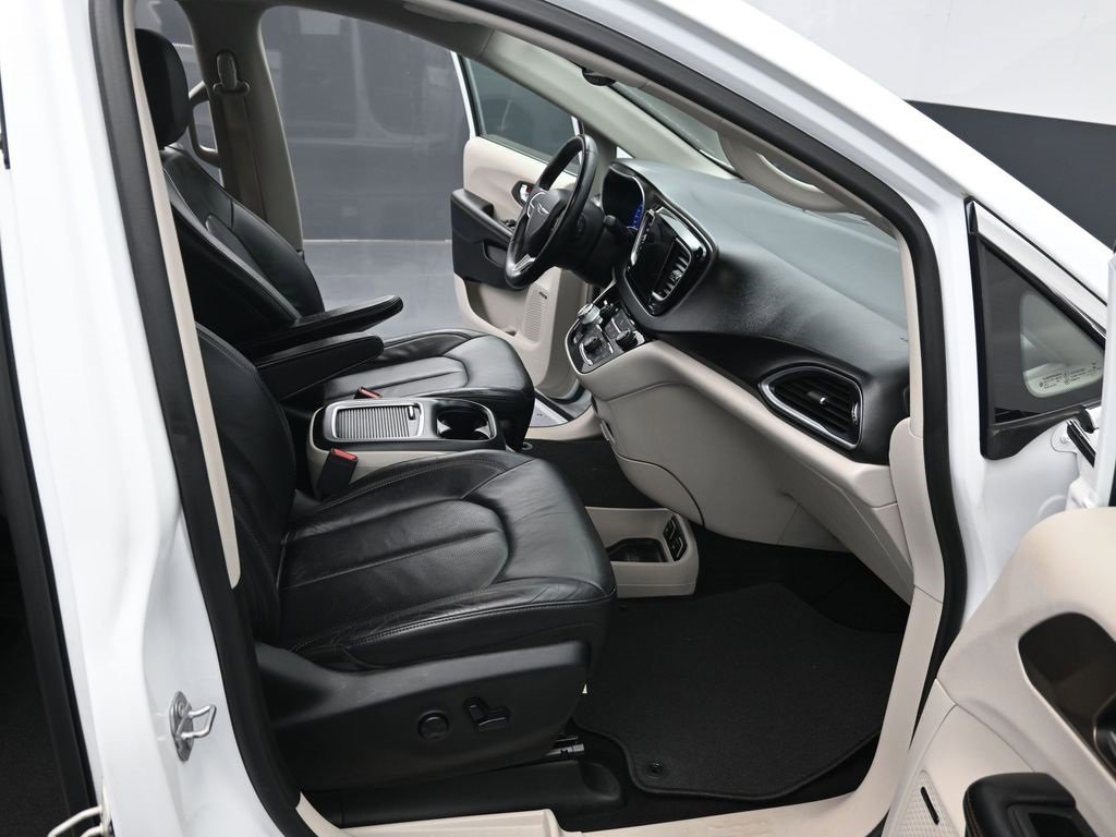 Used 2017 Chrysler Pacifica Touring-L Plus image 62