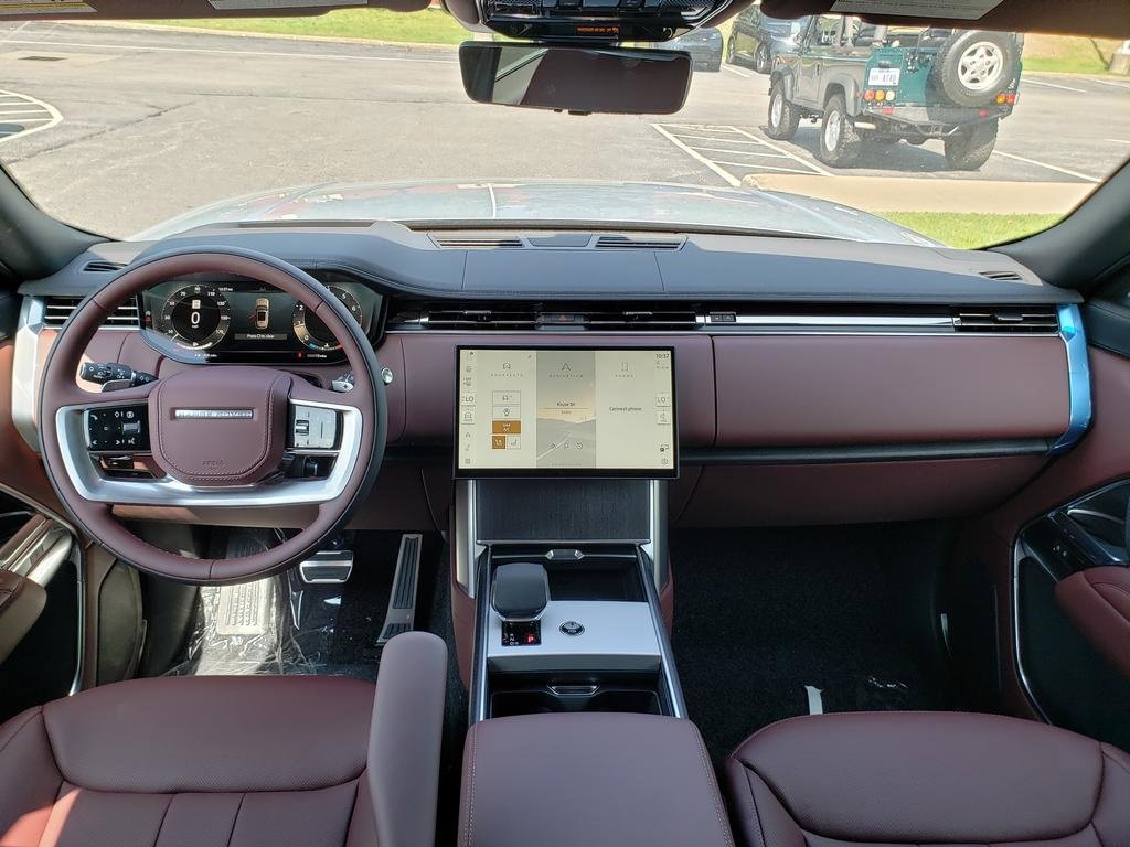 New 2025 Land Rover Range Rover SE image 13