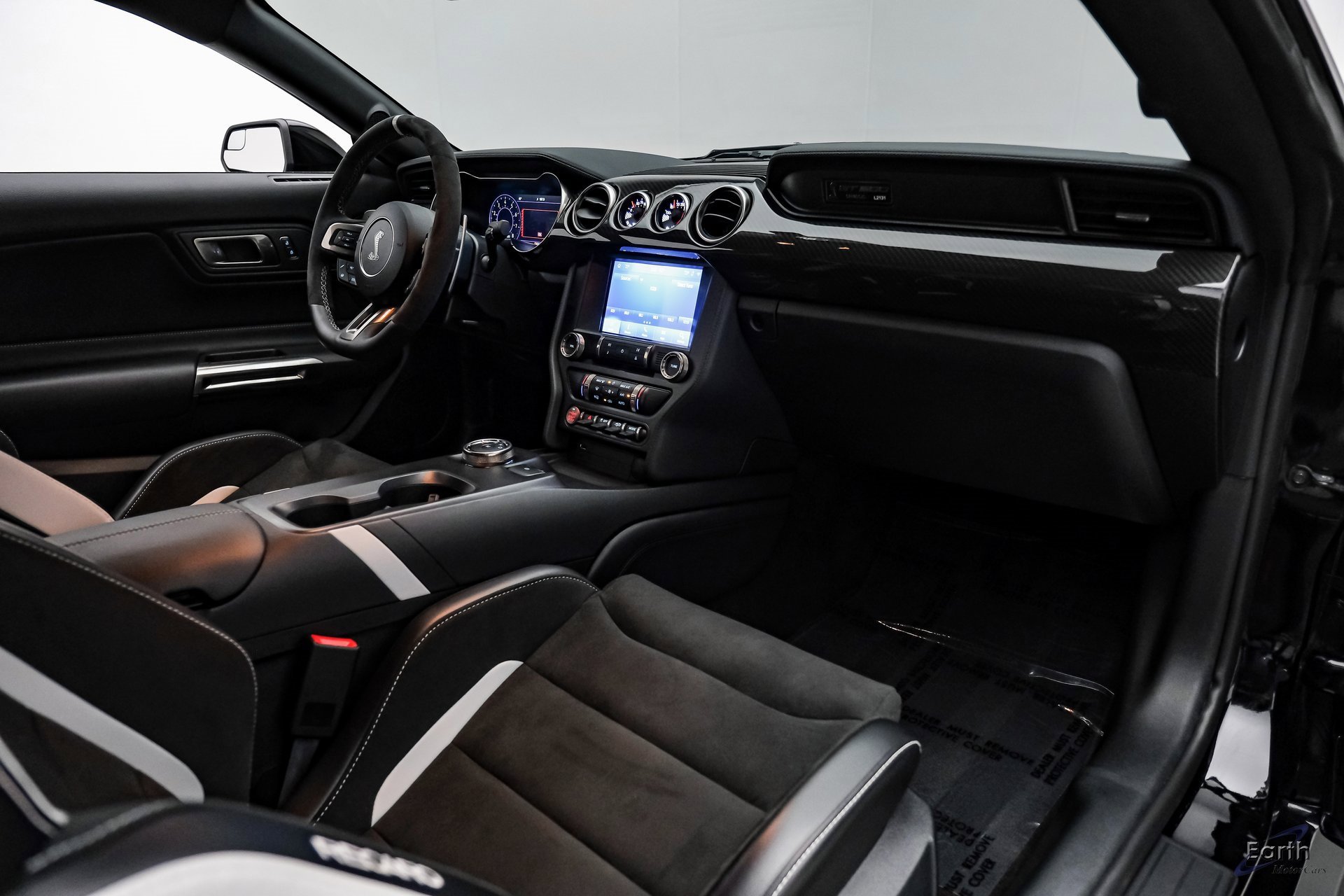 Used 2020 Ford Mustang Shelby GT500 w/ Carbon Fiber Track Pack image 39