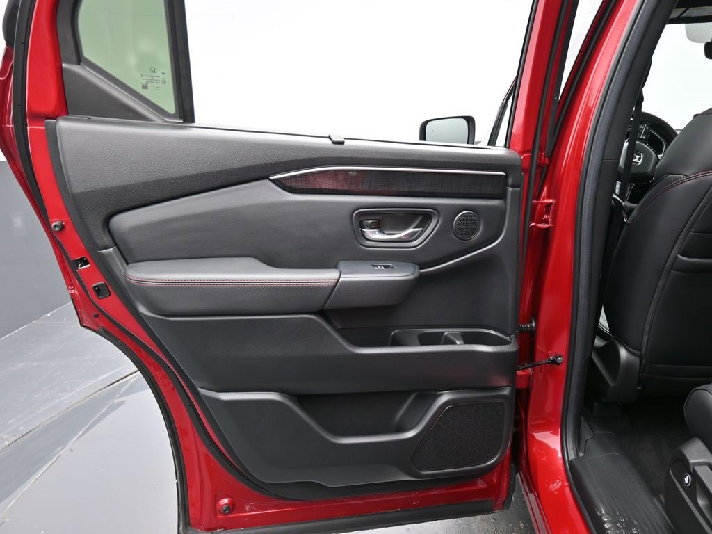Certified 2025 Honda Pilot Black Edition image 35
