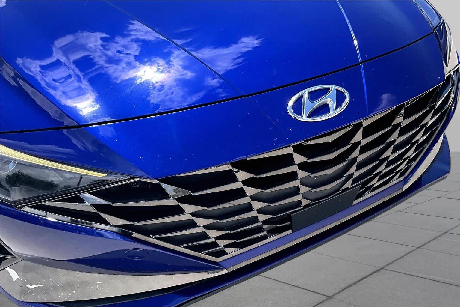 Used 2022 Hyundai Elantra SEL w/ Convenience + Premium Package FWD image 25