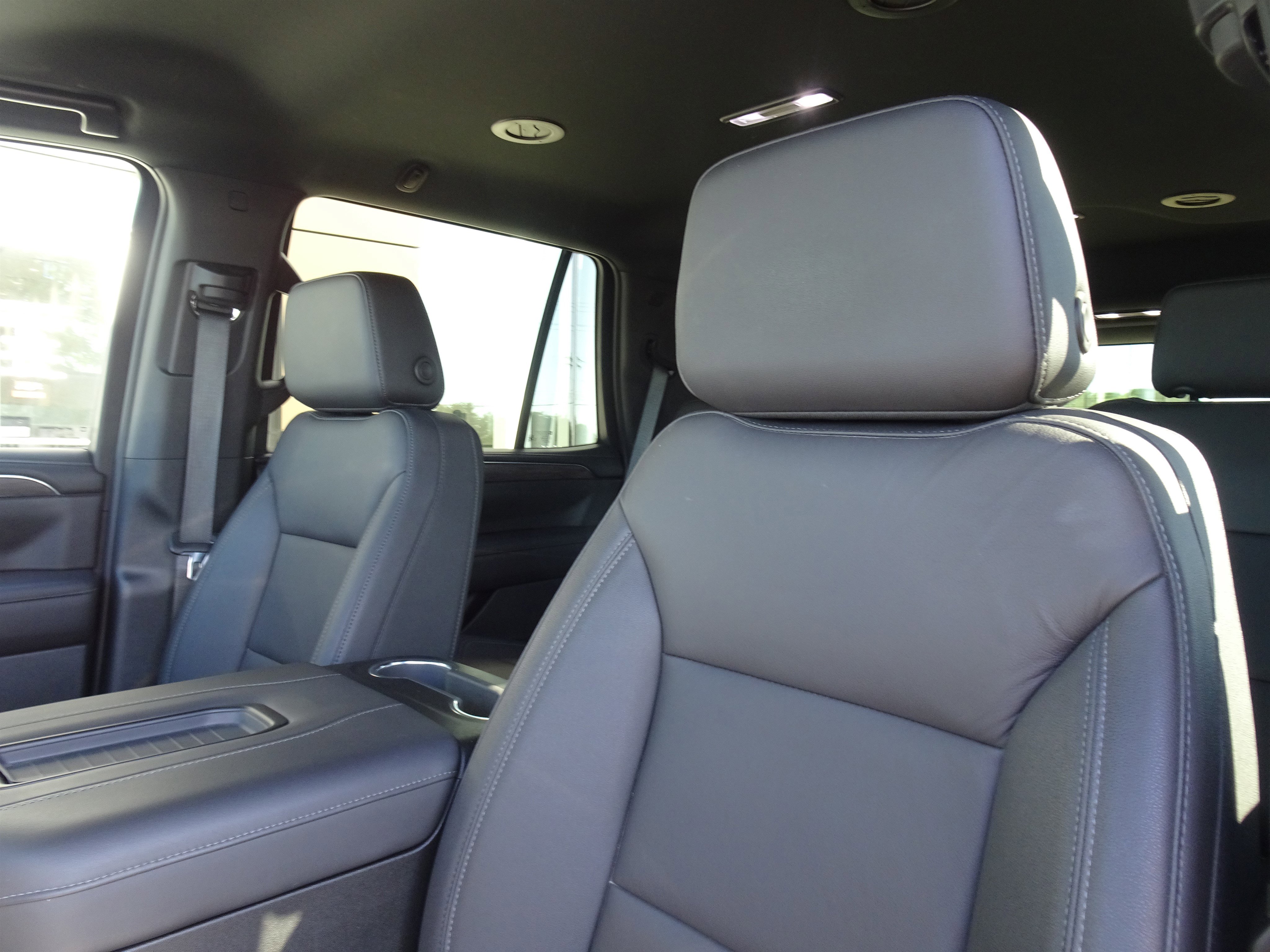 Used 2023 Chevrolet Tahoe Z71 w/ Luxury Package AWD/4WD image 11