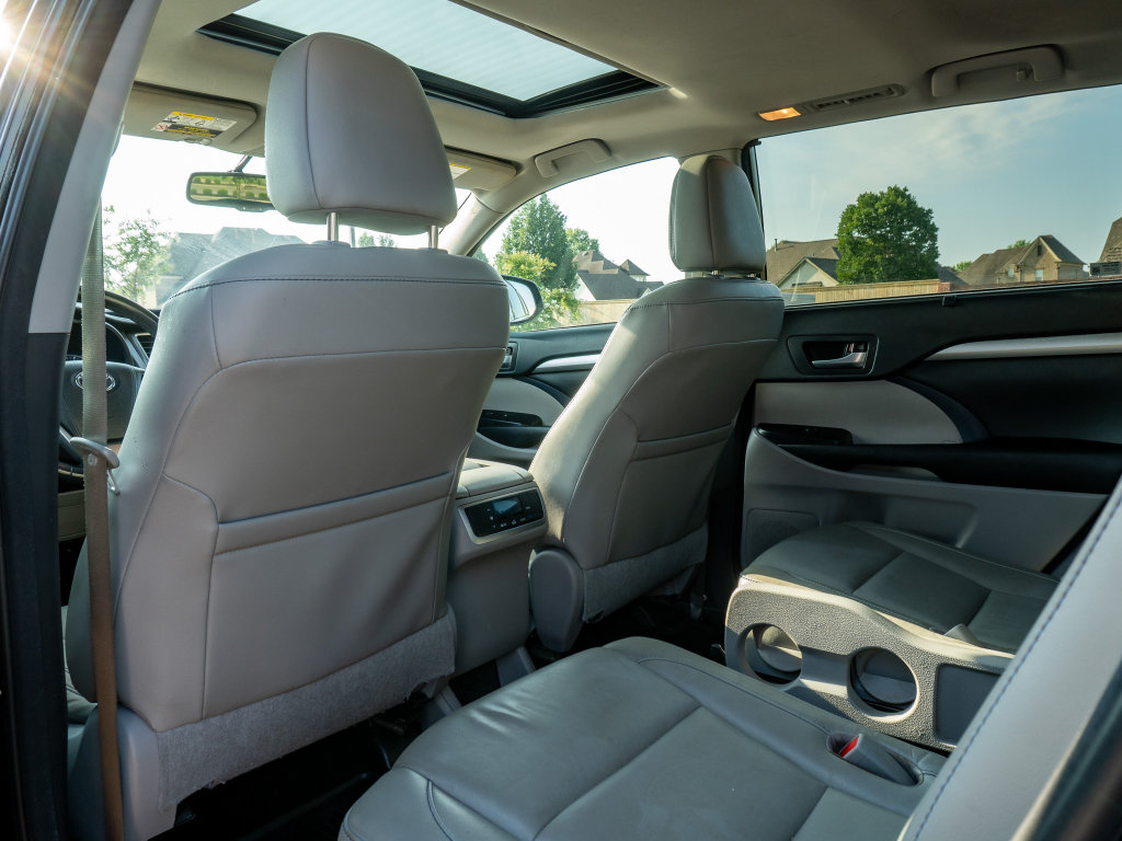 Used 2016 Toyota Highlander XLE AWD/4WD image 14