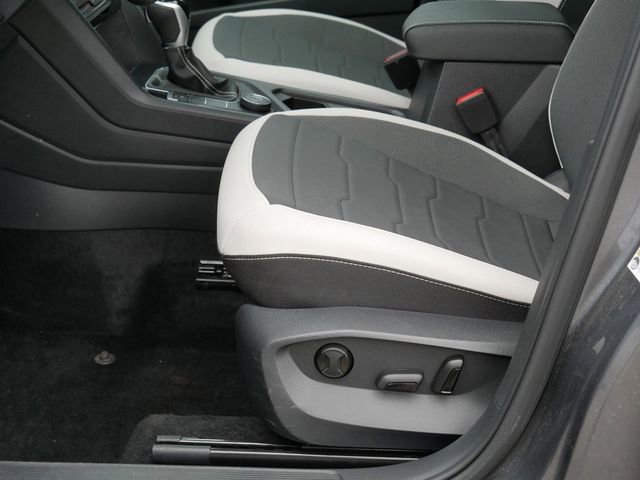 Used 2025 Volkswagen Taos SE AWD/4WD image 14
