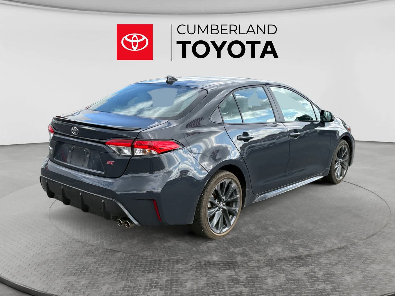 Used 2025 Toyota Corolla SE w/ Convenience Package FWD image 5