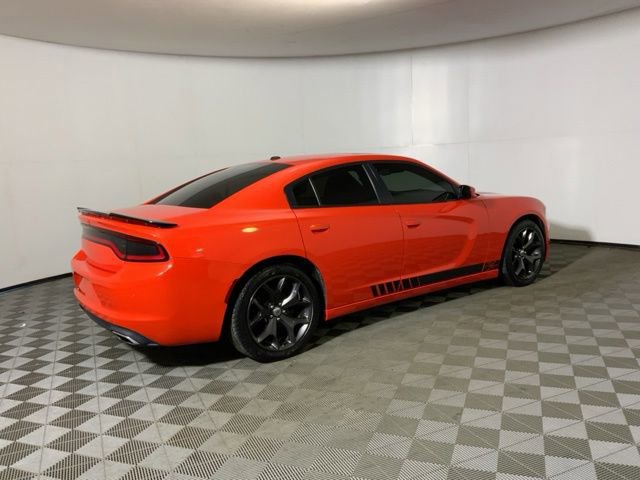 Used 2017 Dodge Charger R/T w/ Premium Group RWD image 5