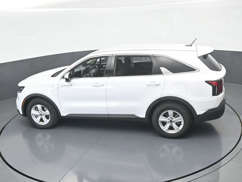 Used 2023 Kia Sorento LX image 44