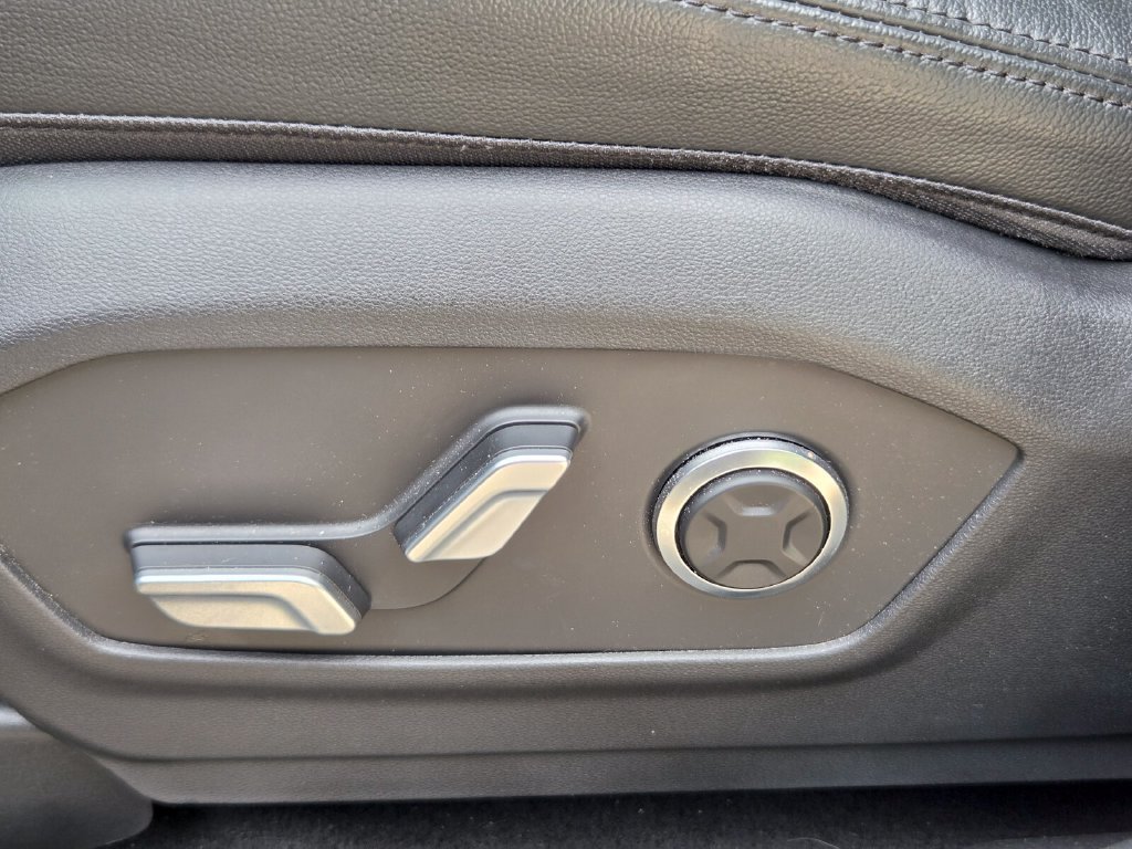 Used 2024 Hyundai Santa Fe Limited AWD/4WD image 12