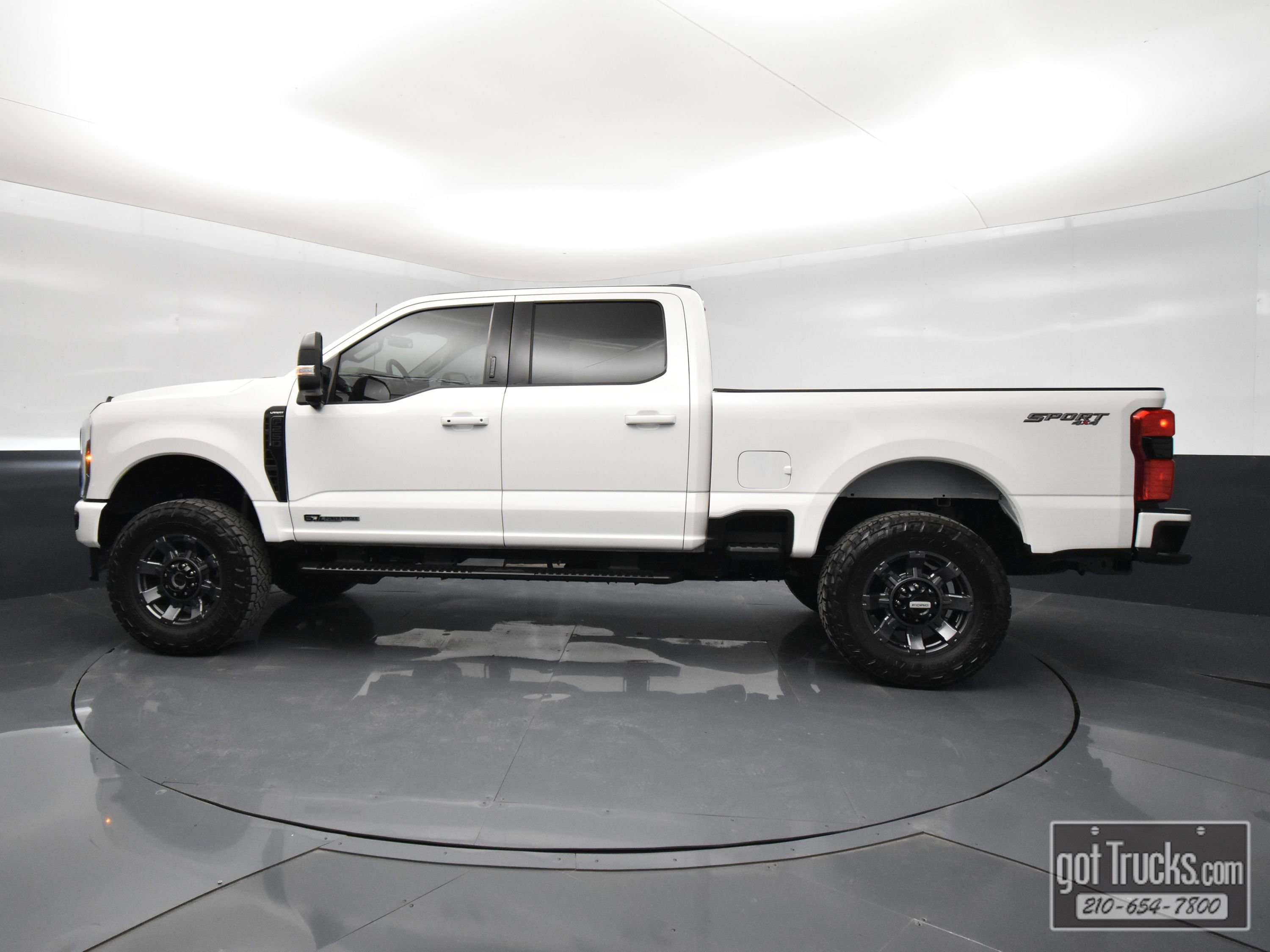 Used 2024 Ford F250 Lariat w/ Sport Appearance Package image 3