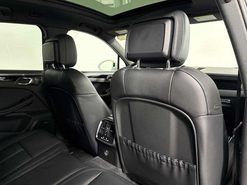 Certified 2025 Porsche Macan image 24