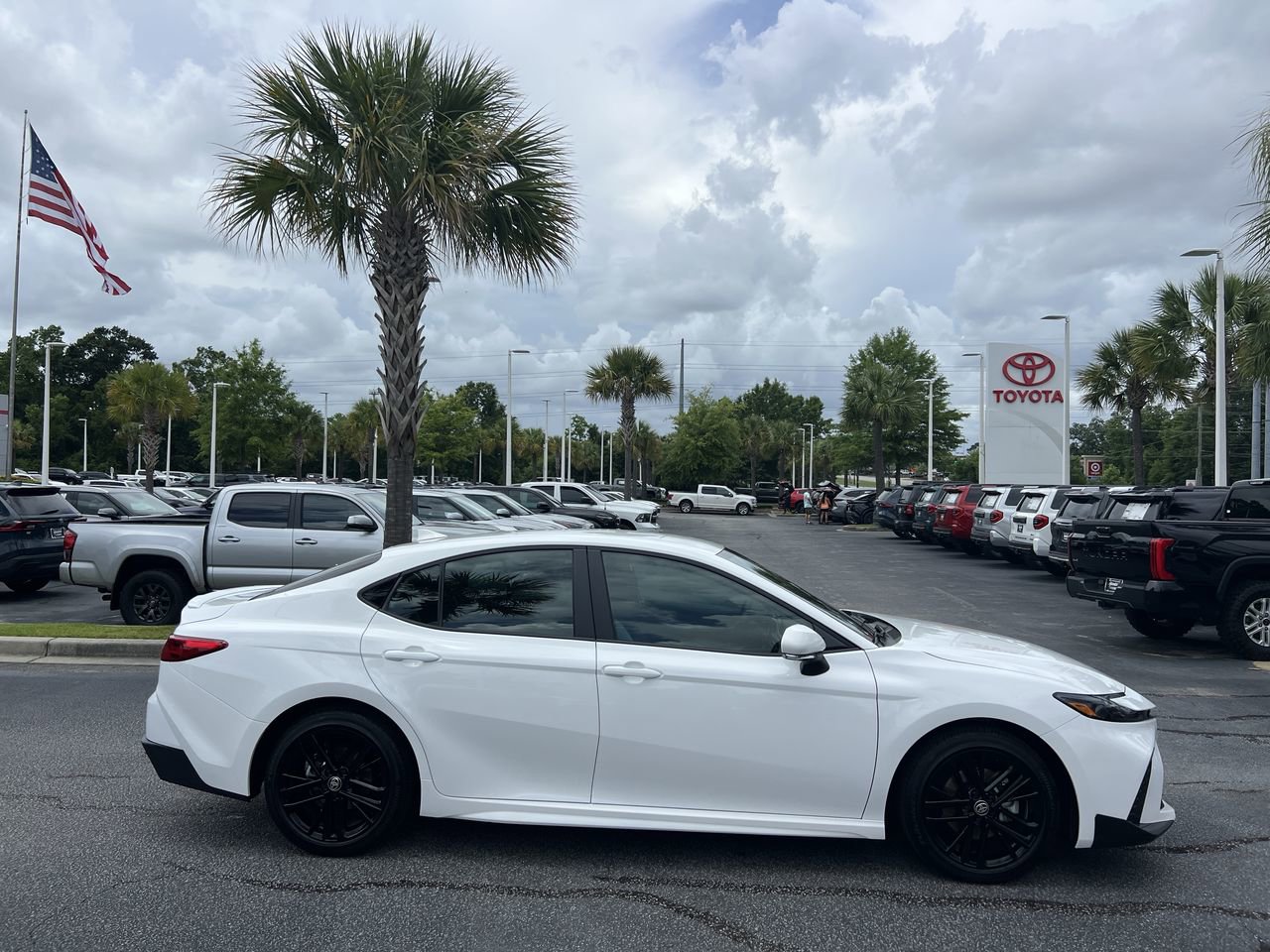 Used 2026 Toyota Camry SE FWD image 11