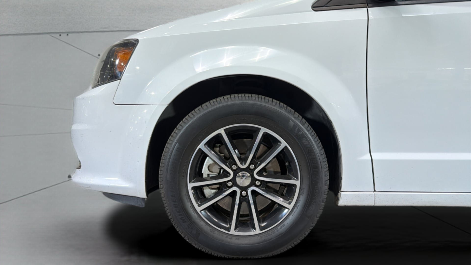 Used 2018 Dodge Grand Caravan SE FWD image 36