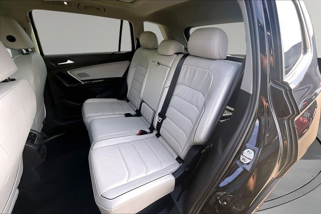 Used 2018 Volkswagen Tiguan SEL Premium image 22