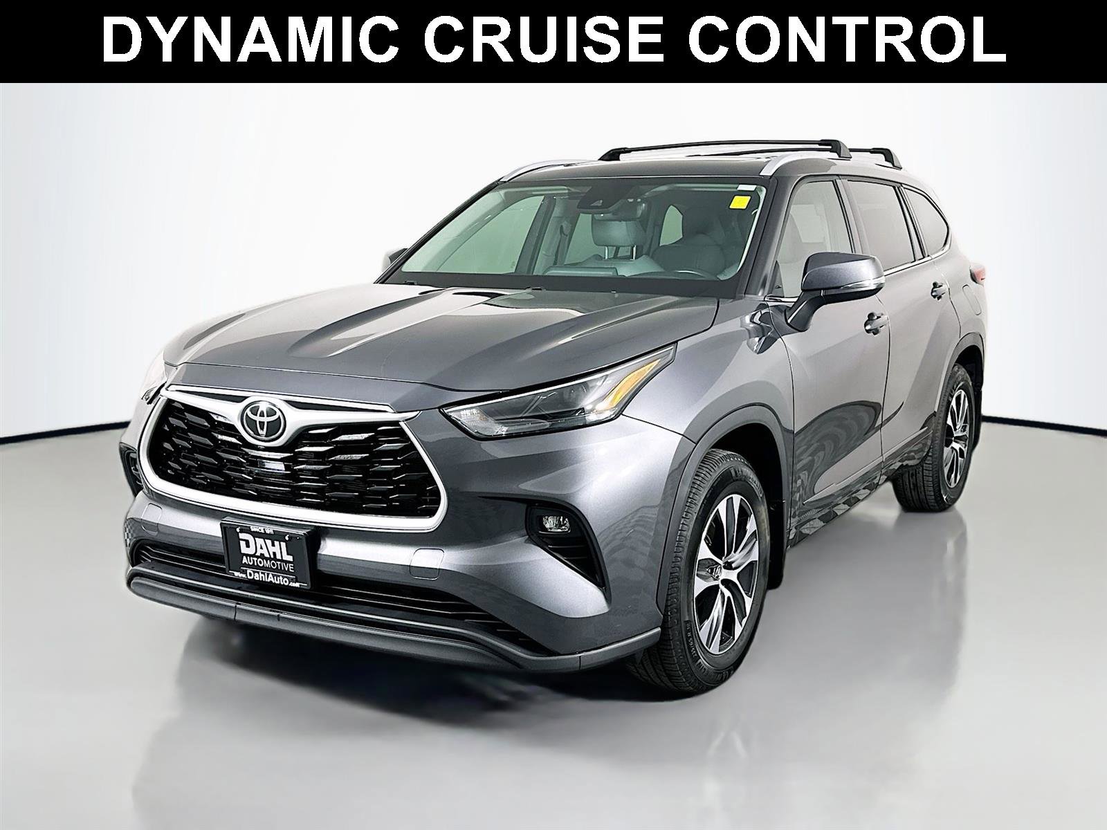 Used 2022 Toyota Highlander XLE AWD/4WD image 4
