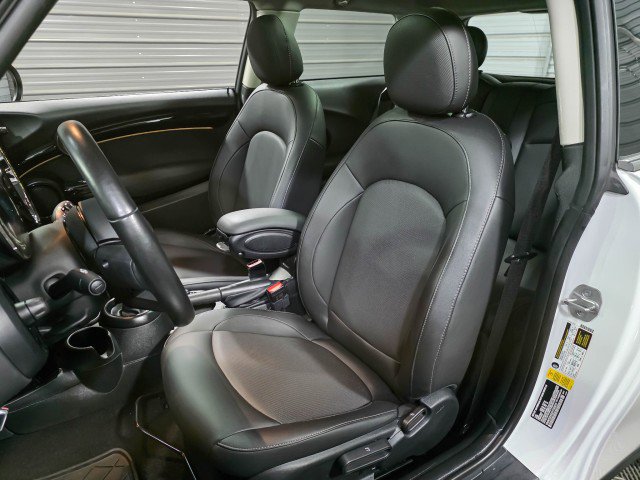 Used 2023 MINI Cooper 2-Door Hardtop image 13