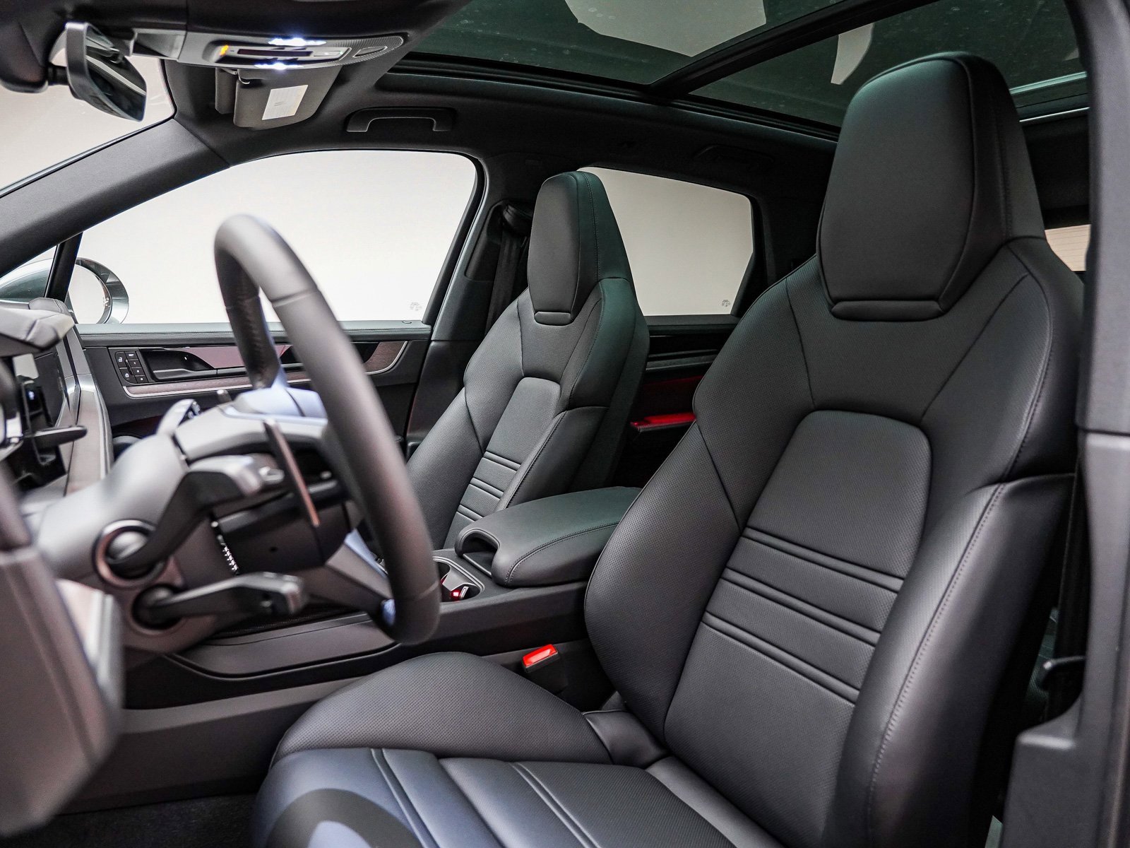 Certified 2025 Porsche Cayenne E-Hybrid image 5