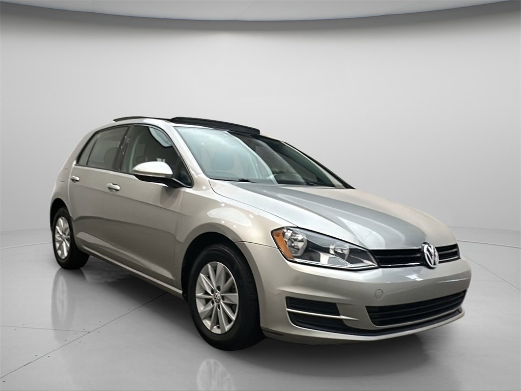 Used 2016 Volkswagen Golf S image 1
