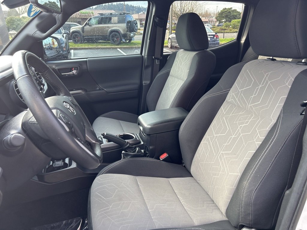 Used 2022 Toyota Tacoma TRD Off-Road image 9