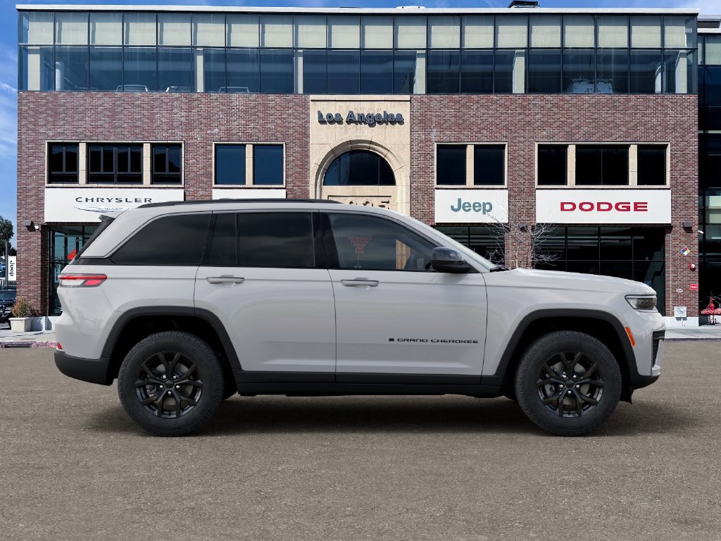 New 2026 Jeep Grand Cherokee Altitude AWD/4WD image 21