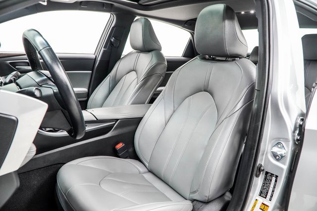 Used 2021 Toyota Avalon XLE w/ Moonroof Package image 39