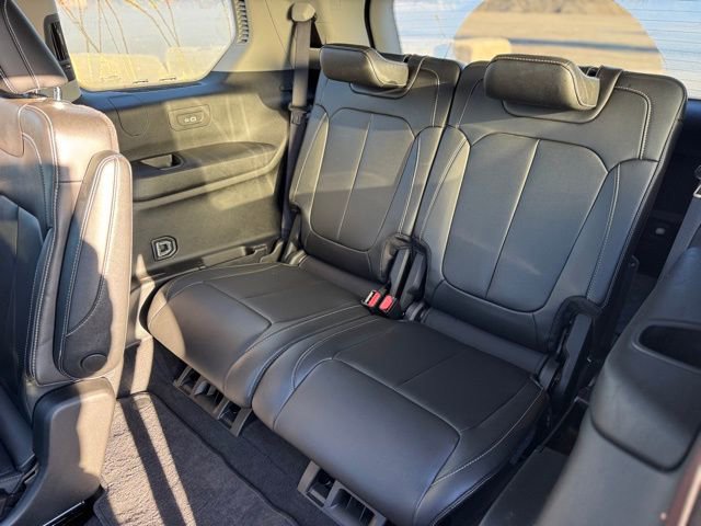 Used 2022 Jeep Grand Cherokee L Limited image 11