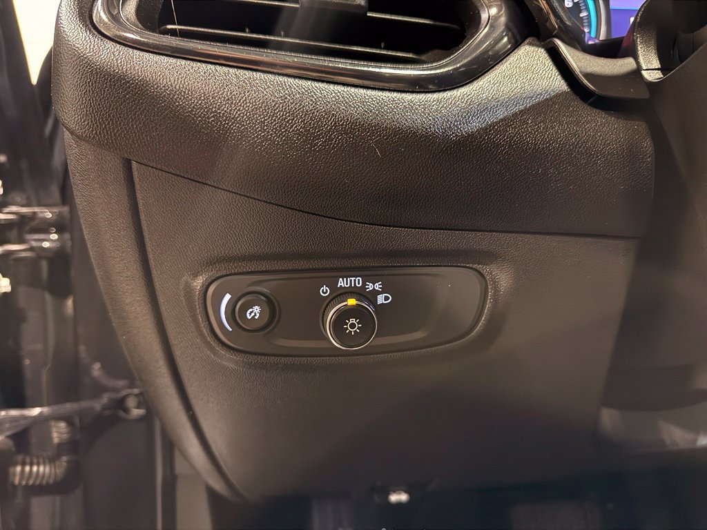 Used 2022 Chevrolet Equinox RS w/ RS Leather Package FWD image 16