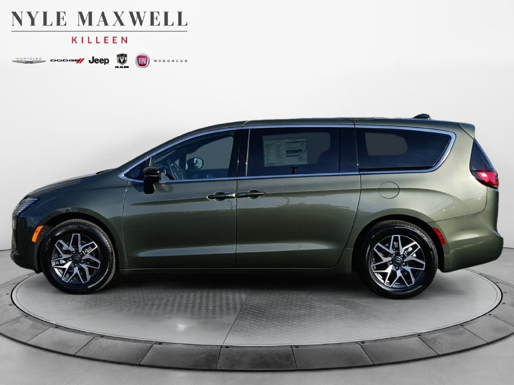 New 2027 Chrysler Pacifica Limited FWD image 13