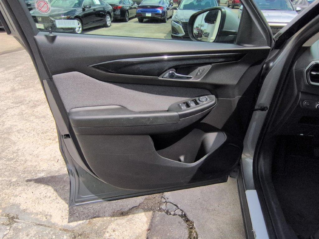 Used 2025 Chevrolet TrailBlazer LT AWD/4WD image 11