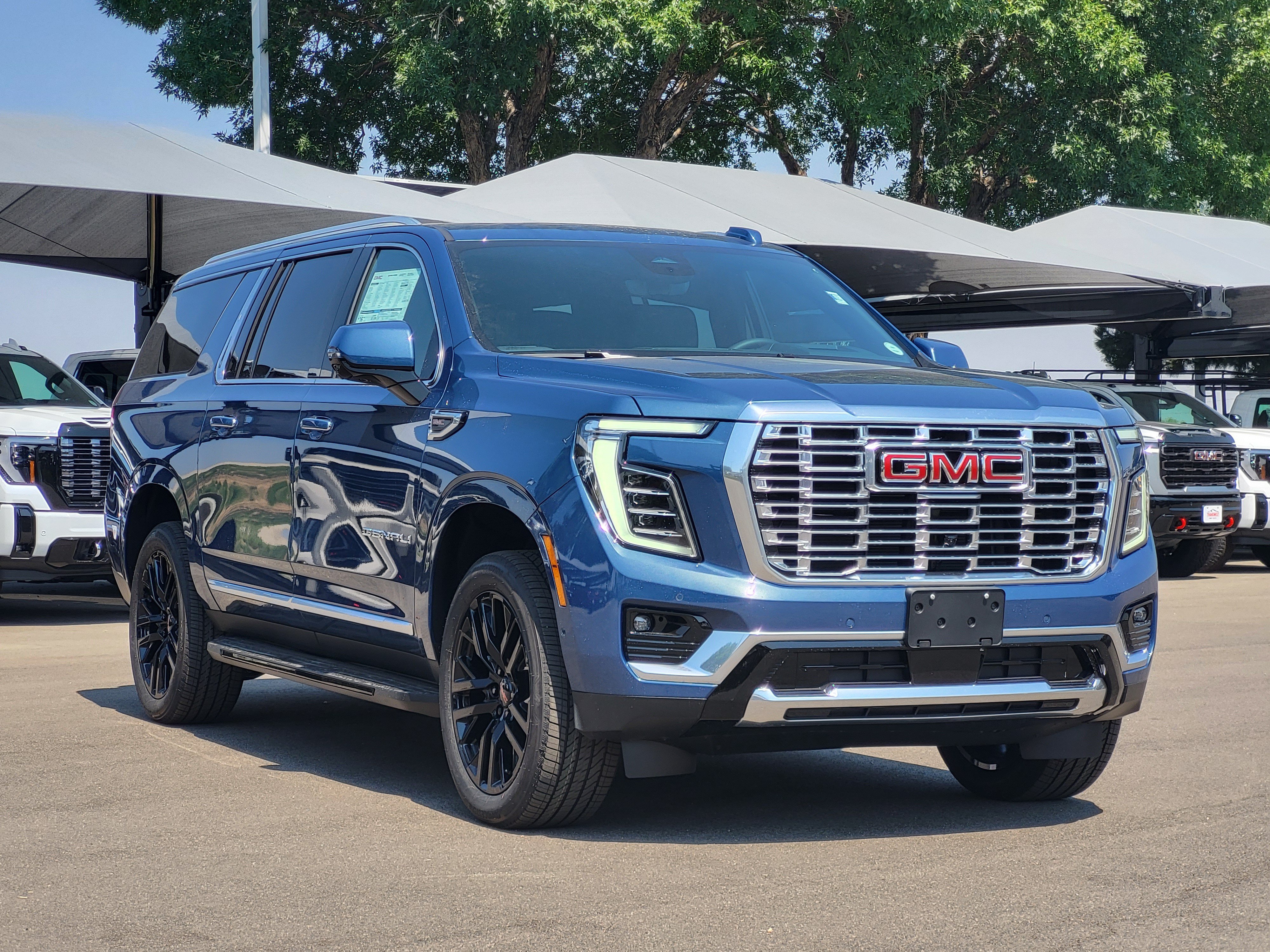 New 2026 GMC Yukon XL Denali w/ Advanced Technology Package AWD/4WD image 3