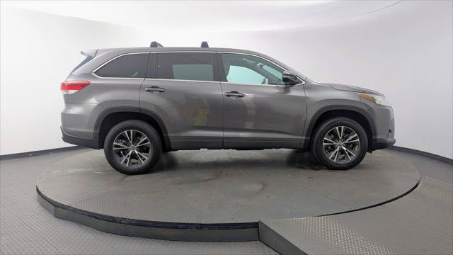 Used 2018 Toyota Highlander LE FWD image 9