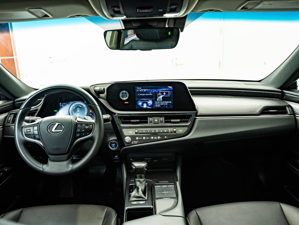 Used 2022 Lexus ES 300h w/ Accessory Package 2 FWD image 4