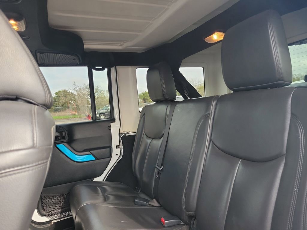 Used 2018 Jeep Wrangler Unlimited Sahara AWD/4WD image 25